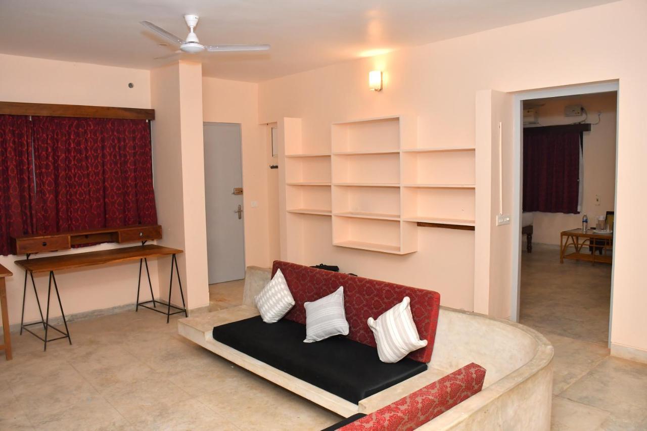 The Club House- Swimming Pool That'S Better Than The Beach Hotell Pondicherry Eksteriør bilde